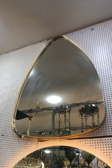 مراية ذهبيّة بشكل قطرة ماء عصرية